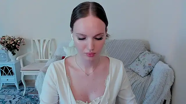 Snapshot of MishkaMe chatting on June 19, 3:29 pm MishkaMe online show from June 19, 3:29 pm