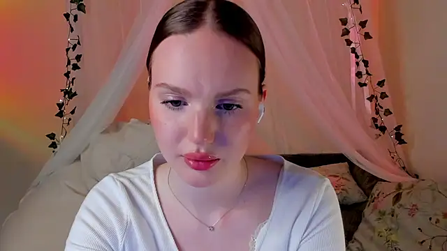 Snapshot of MishkaMe chatting on February 11, 6:22 pm MishkaMe online show from February 11, 6:22 pm