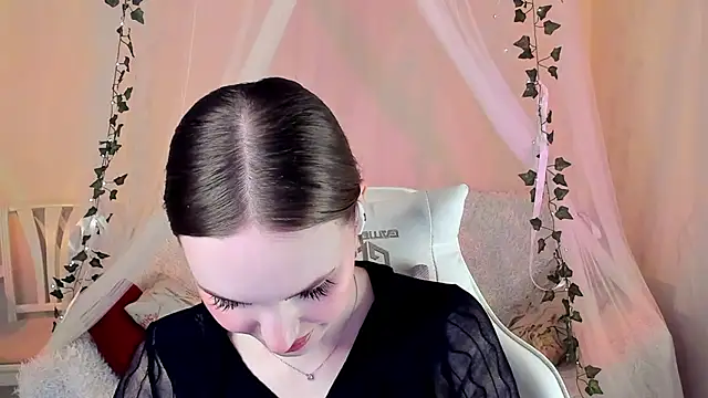 Snapshot of MishkaMe chatting on October 26, 3:23 pm MishkaMe online show from October 26, 3:23 pm