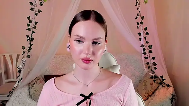 Snapshot of MishkaMe chatting on November 16, 2:33 pm MishkaMe online show from November 16, 2:33 pm