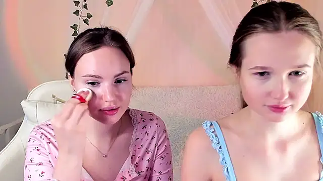 Snapshot of MishkaMe chatting on October 16, 10:34 am MishkaMe online show from October 16, 10:34 am