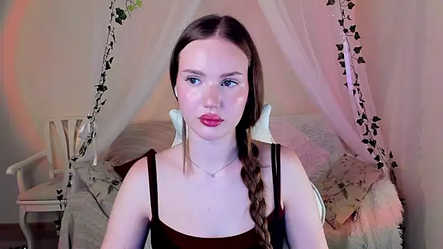 Snapshot of MishkaMe chatting on September 17, 1:35 pm MishkaMe online show from September 17, 1:35 pm