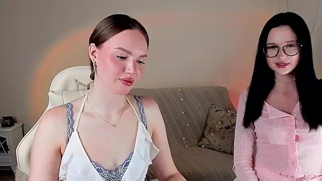 Snapshot of MishkaMe chatting on December 15, 10:54 am MishkaMe online show from December 15, 10:54 am