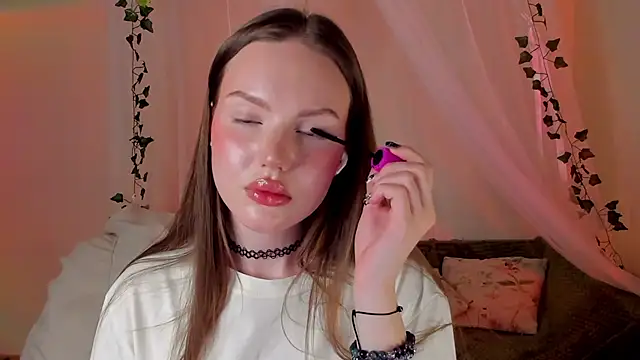 Snapshot of MishkaMe chatting on February 9, 4:40 pm MishkaMe online show from February 9, 4:40 pm