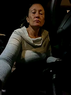 Snapshot of TheDime chatting on December 15, 2:50 am TheDime online show from December 15, 2:50 am