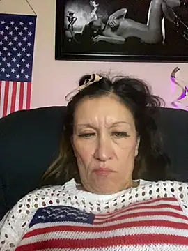 Snapshot of TheDime chatting on July 10, 11:21 am TheDime online show from July 10, 11:21 am