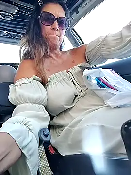 Snapshot of TheDime chatting on November 7, 6:23 pm TheDime online show from November 7, 6:23 pm