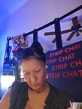 Snapshot of TheDime chatting on September 15, 7:14 pm TheDime online show from September 15, 7:14 pm