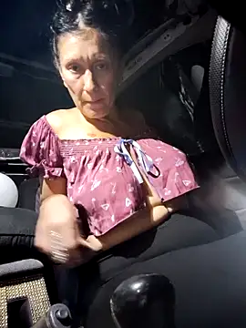 Snapshot of TheDime chatting on November 13, 5:00 am TheDime online show from November 13, 5:00 am