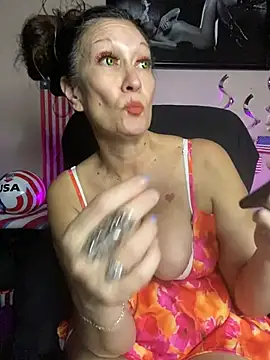 Snapshot of TheDime chatting on July 8, 5:41 am TheDime online show from July 8, 5:41 am