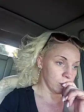 TiaDunn online show from October 9, 9:37 pm