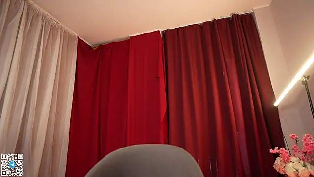 AlisaLore online show from November 5, 7:55 am