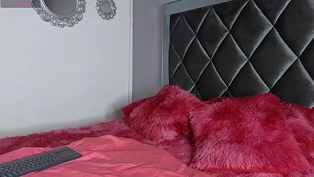 Snapshot of Taiissa_ chatting on February 7, 4:15 pm Taiissa online show from February 7, 4:15 pm