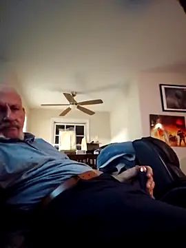 Snapshot of den-rock4u chatting on November 12, 8:29 am den-rock4u online show from November 12, 8:29 am