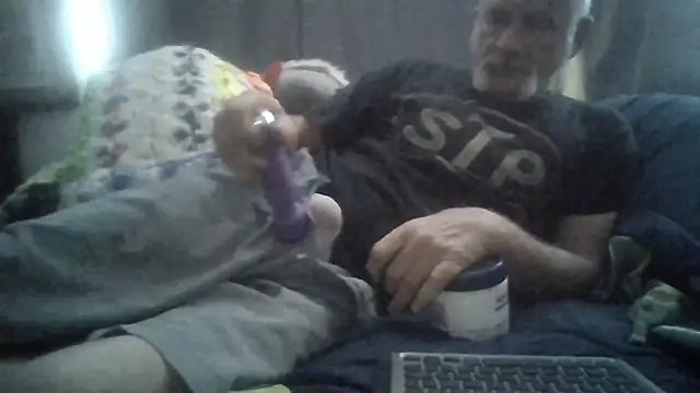 Snapshot of den-rock4u chatting on November 5, 3:04 pm den-rock4u online show from November 5, 3:04 pm