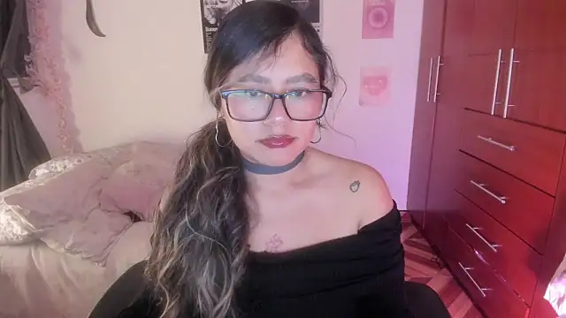 StephaniFox online show from December 19, 1:42 am