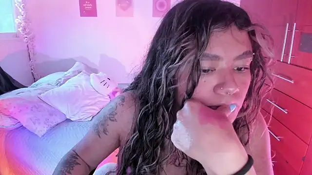 StephaniFox online show from October 7, 10:44 pm