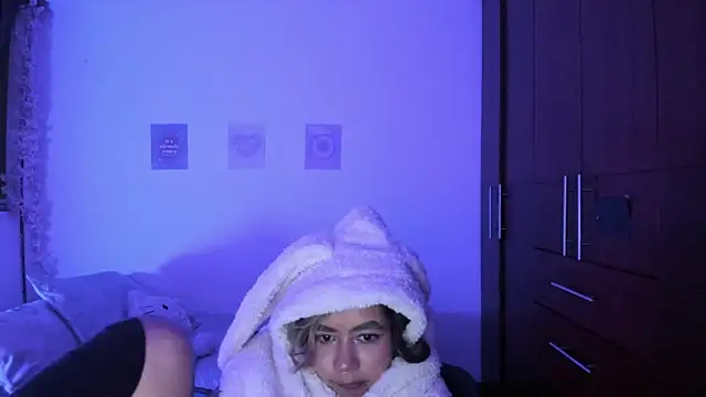 StephaniFox online show from October 28, 11:58 pm