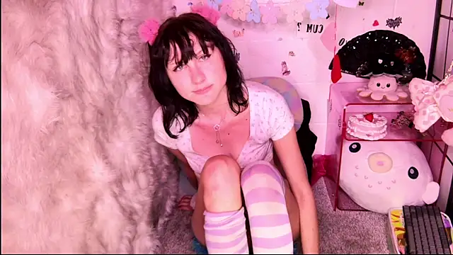 SweetLaumina online show from March 21, 8:30 am