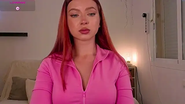 Snapshot of Karinchik_ chatting on December 15, 9:42 pm Karinchik online show from December 15, 9:42 pm