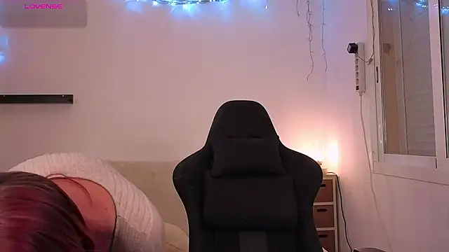 Snapshot of Karinchik_ chatting on December 5, 8:50 pm Karinchik online show from December 5, 8:50 pm