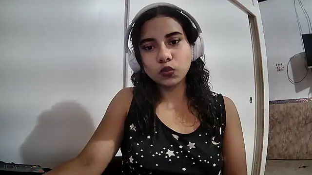 Snapshot of hannaxnatx chatting on July 1, 10:32 pm hannaxnatx online show from July 1, 10:32 pm