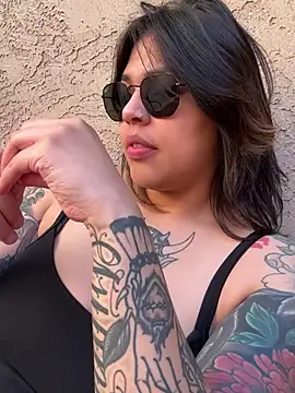 Snapshot of miacanela_xo chatting on March 11, 12:00 am miacanela xo online show from March 11, 12:00 am