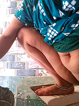 HotSexyBoudi online show from April 19, 8:04 am