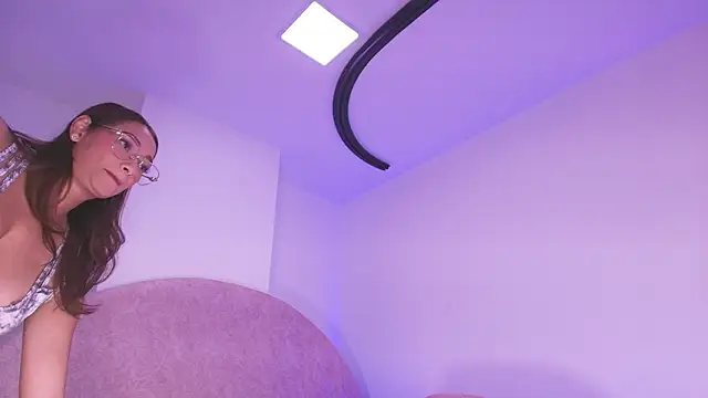 vale ross  online show from March 12, 3:12 am