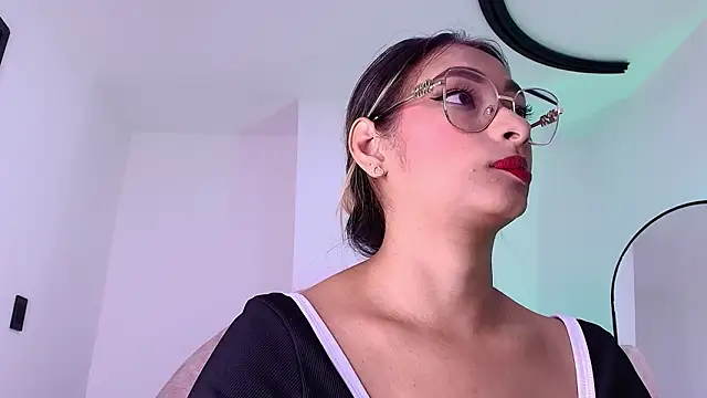 vale ross  online show from February 6, 3:02 am