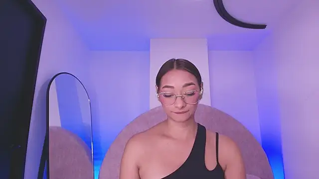 vale ross  online show from March 28, 3:07 am