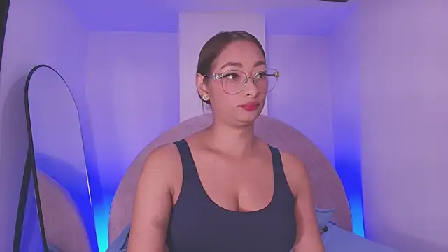 vale ross  online show from April 16, 3:07 am