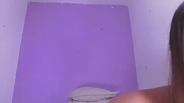 Snapshot of vale_ross_ chatting on November 28, 3:07 am vale ross online show from November 28, 3:07 am