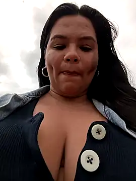 Snapshot of Julieta-tits chatting on December 18, 8:14 pm Julieta-tits online show from December 18, 8:14 pm