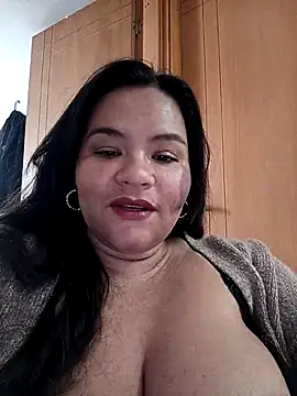 Snapshot of Julieta-tits chatting on February 23, 2:28 pm Julieta-tits online show from February 23, 2:28 pm