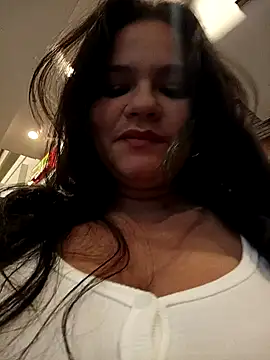 Snapshot of Julieta-tits chatting on December 12, 12:05 am Julieta-tits online show from December 12, 12:05 am
