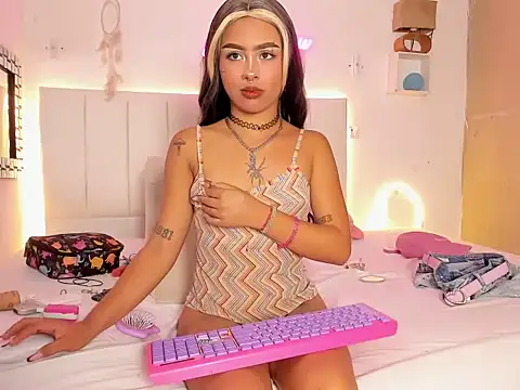 Snapshot of lilith_horny chatting on November 29, 7:08 am lilith horny online show from November 29, 7:08 am