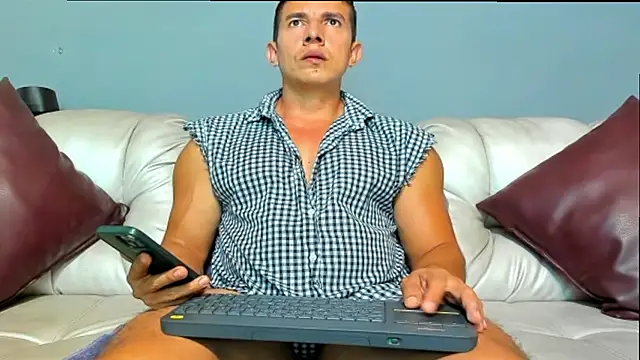 derekk frostt online show from June 25, 2:42 am