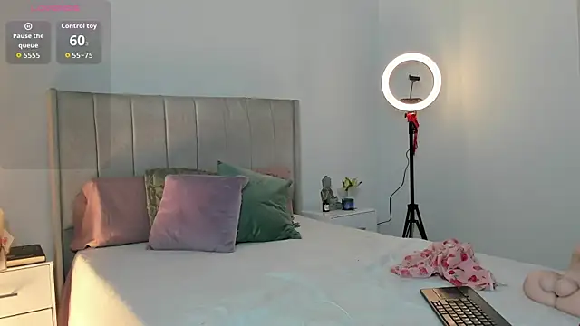 Snapshot of 1m_megan chatting on February 17, 3:48 am 1m megan online show from February 17, 3:48 am