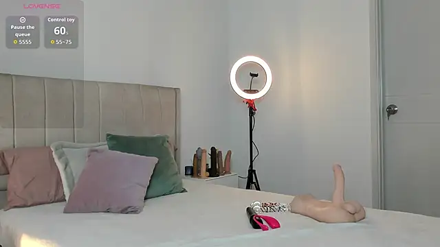 Snapshot of 1m_megan chatting on February 5, 3:24 am 1m megan online show from February 5, 3:24 am