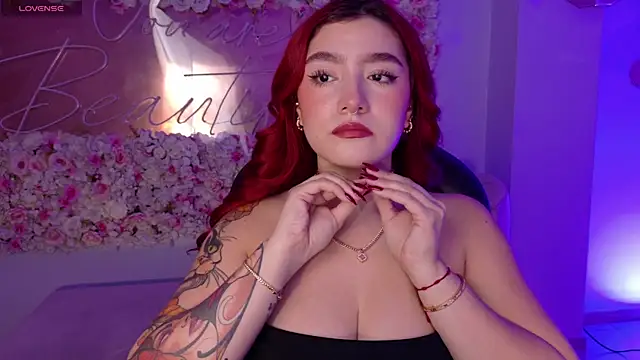 Snapshot of ViolettCastel chatting on February 6, 7:54 pm ViolettCastel online show from February 6, 7:54 pm