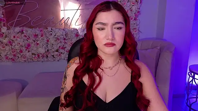 Snapshot of ViolettCastel chatting on January 13, 6:56 pm ViolettCastel online show from January 13, 6:56 pm