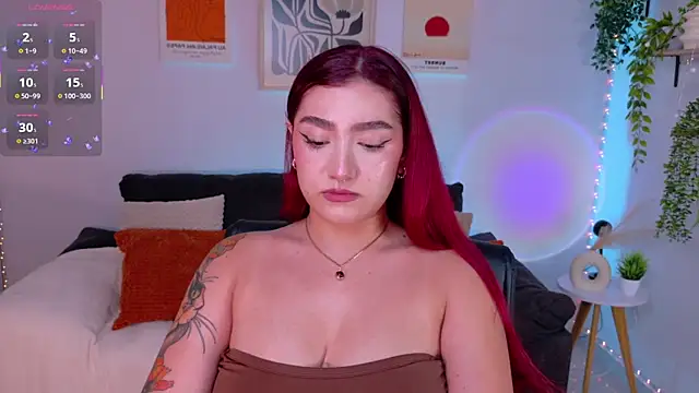 Snapshot of ViolettCastel chatting on June 24, 12:20 am ViolettCastel online show from June 24, 12:20 am