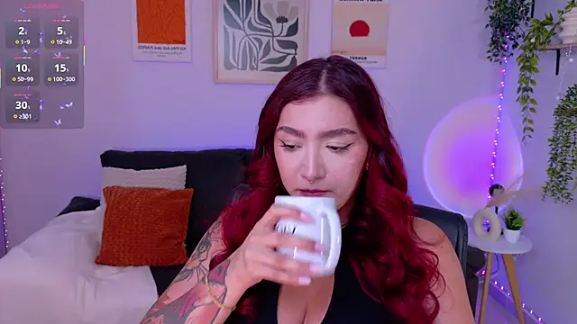 Snapshot of ViolettCastel chatting on June 15, 8:19 pm ViolettCastel online show from June 15, 8:19 pm