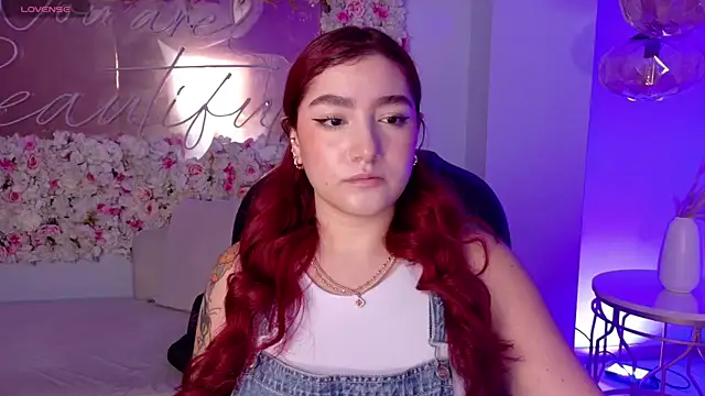 Snapshot of ViolettCastel chatting on February 15, 4:06 pm ViolettCastel online show from February 15, 4:06 pm