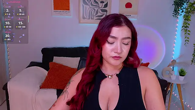 Snapshot of ViolettCastel chatting on July 2, 12:33 am ViolettCastel online show from July 2, 12:33 am
