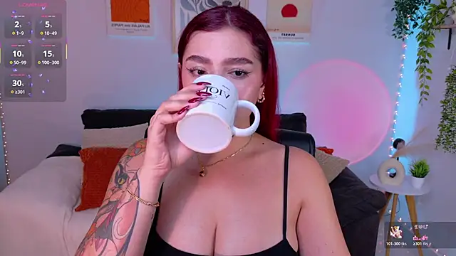 Snapshot of ViolettCastel chatting on June 28, 12:39 am ViolettCastel online show from June 28, 12:39 am
