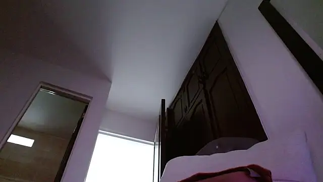 sweetsarabig22cm online show from March 28, 1:39 am