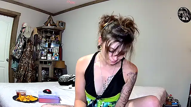 ZeelaXoXo online show from April 11, 5:04 am