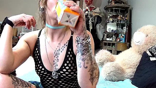 ZeelaXoXo online show from February 19, 5:37 am